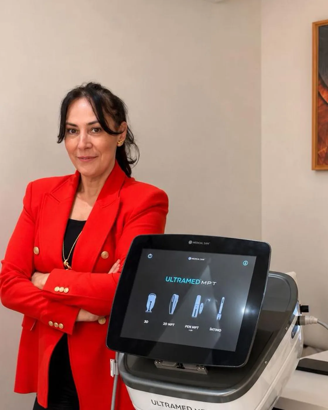 Dra. Tânia Bombazar ao lado do Ultramed MPT na VERAE